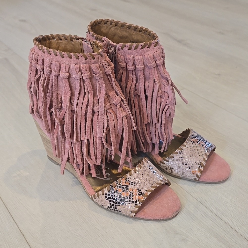 Naughty Monkey Fringe Pink Wedge Sandals Size 7.5